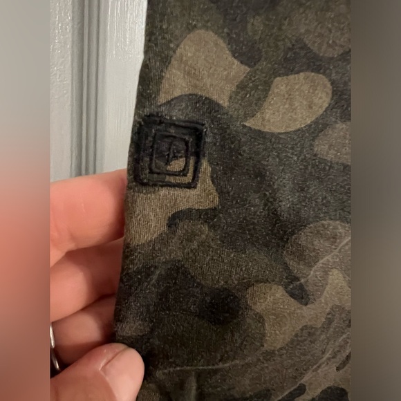 5.11 Tactical Shorts Camo Cotton Canvas Pockets size 36 camouflage EUC - Picture 12 of 13